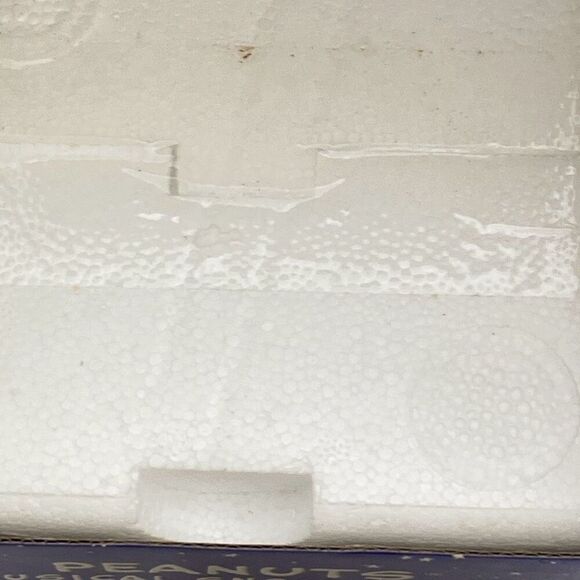 NWT Hallmark Peanuts Musical Snow Globe Glass Christmas Home Decor - Picture 2 of 7